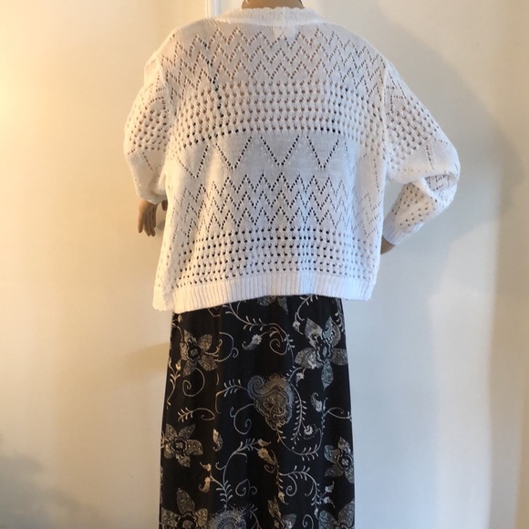 SWEET KIZZ White Lace open Bolo Cardigan. Perfect for final accent in Lace. - Picture 3 of 7